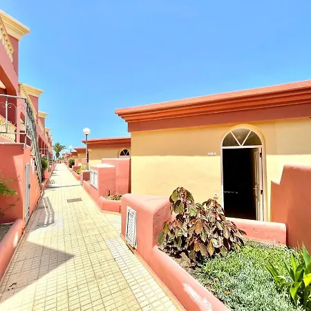 Modern Apartment, Shared Pool, Beach,Tenerife South Apartamento *